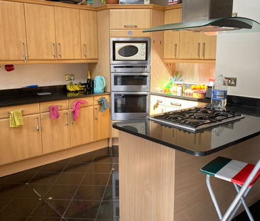 1 bedroom in a house share to rent - Photo 4