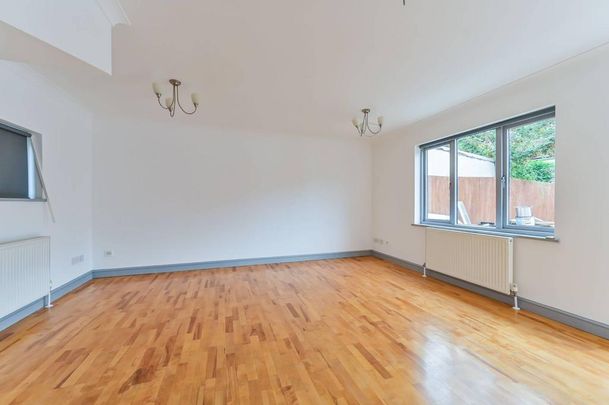 3 bedroom flat to rent - Photo 1
