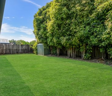 BRIGHT, SPACIOUS & EFFORTLESSLY COMFORTABLE LIVING IN MT SHERIDAN - Photo 1