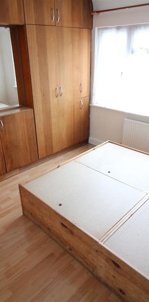 Waltham Avenue, Hayes - Photo 1