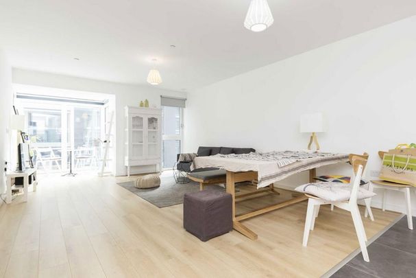 3 bedroom flat to rent - Photo 1