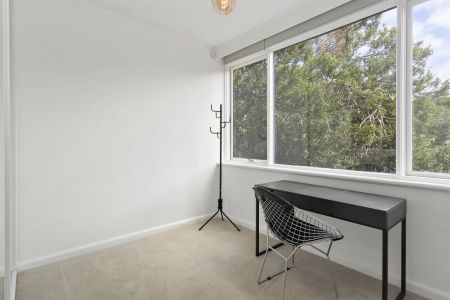 2 Bedroom Furnished Apartment In Beautiful Tree-lined Rockley Road! - Photo 3