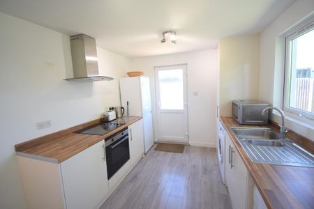 2 bedroom detached bungalow to rent - Photo 4