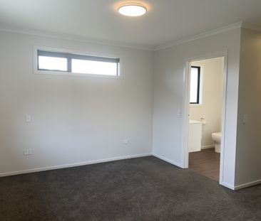 Executive Living Available now - Photo 2