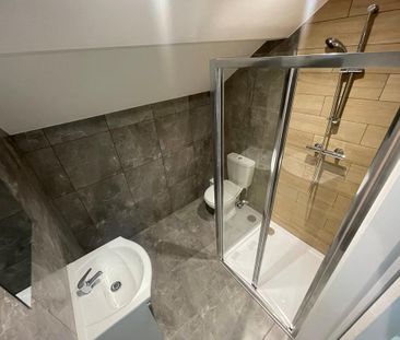 5 bedroom end of terrace house to rent - Photo 1