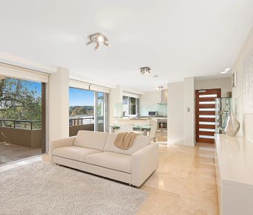 Executive Residence in Tranquil Setting - Photo 5