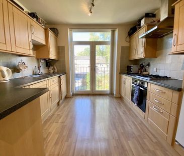3 bedroom flat to rent - Photo 3