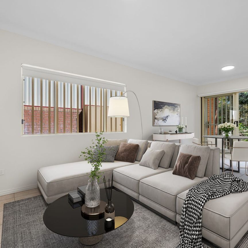 Spacious 3-Bedroom Garden Townhouse in Prime Kingsford Location - Just painted/new carpet (bedrooms) - Photo 1