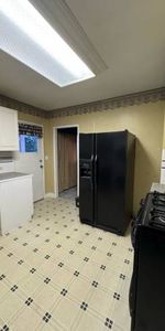 2 bed 1 bath House Upper Floor Burnaby South Close to Metrotown - Photo 3