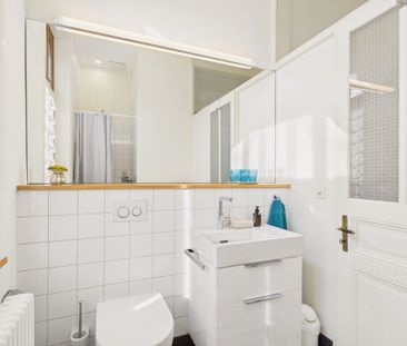 Elegant 2.5-Room Apartment in a Historic Jugendstil Villa in Basel - Photo 3