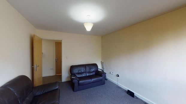 2 bedroom ground floor flat to rent - Photo 1