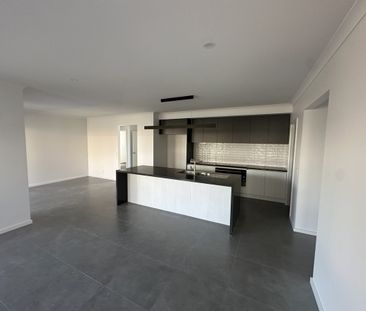 48 Santa Rosa Boulevard, Shepparton VIC 3630 - Photo 2
