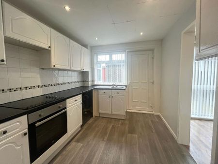 3 bedroom semi-detached house to rent - Photo 2