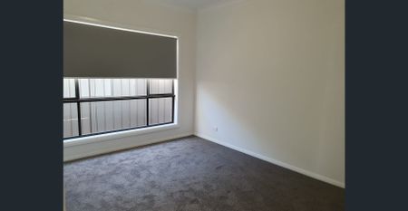 STUNNING 4 BEDROOM HOME WITH 2ND LIVING - Photo 3