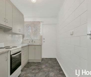 Freshly renovated unit - Photo 2