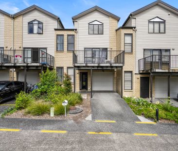 3 bedroom town house in Te Atatu - Photo 1