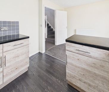 3 bedroom end of terrace house to rent - Photo 2