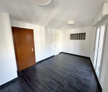 Sion, studio au centre-ville à deux de la place du Midi - Photo 6