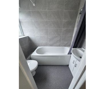 3 bed Terraced House, - Photo 6