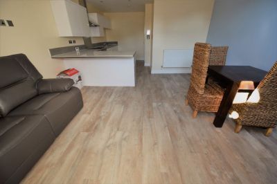 2 bedroom Flat in Woodsley Road, Leeds - Photo 5