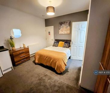 1 bedroom in a house share to rent - Photo 3