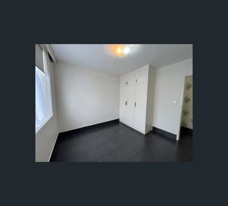 2/11 Owen Street, Footscray, Vic 3011 - Photo 3