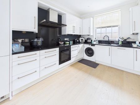 4 bedroom end of terrace house to rent - Photo 4