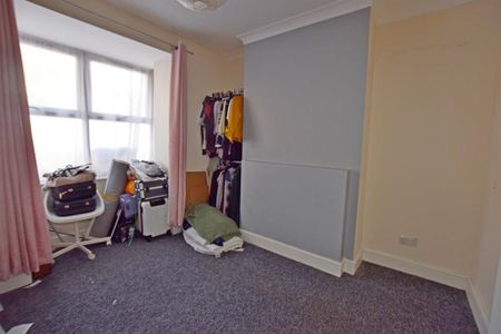 4 bedroom terraced house to rent - Photo 4
