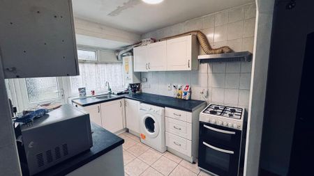 3 bedroom terraced house to rent - Photo 4