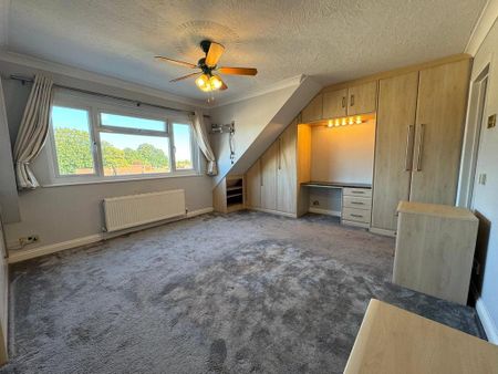 4 bedroom detached house to rent - Photo 5