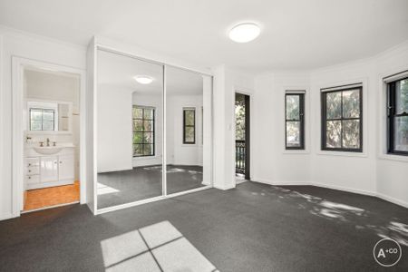 Modern Three-Bedroom Terrace in Peaceful Location - Photo 4