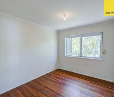 Family home with spacious living - Photo 3