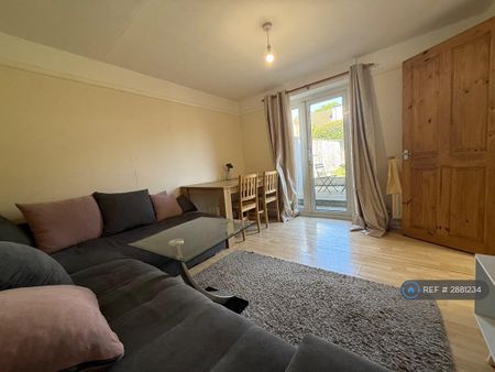 4 bedroom terraced house to rent - Photo 2