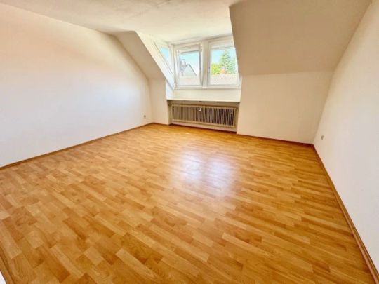 Großzügige 3 ZKB-Dachgeschoßwohnung in MA-Neckarau. - Photo 1