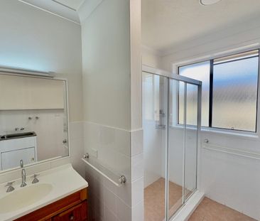 Quiet Coastal Retreat with Sea Breezes - Photo 6