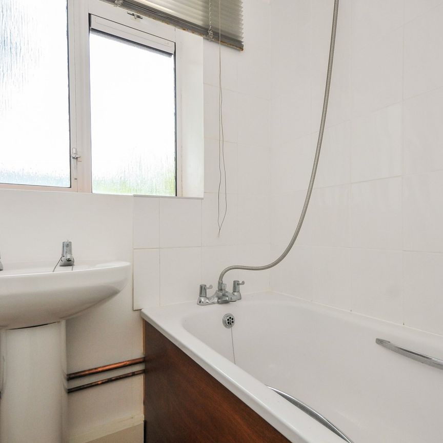 2 bedroom apartment to rent Dowson Court, Belmont Grove, London, SE13 - Photo 1