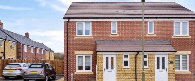 3 bedroom semi-detached house to rent - Photo 1