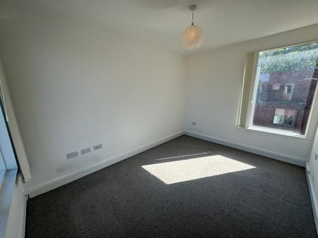 3 bedroom mews to rent - Photo 5