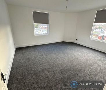 4 bedroom flat to rent - Photo 4