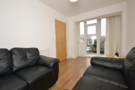 Plymouth View, Ardwick, Manchester, M13 - Photo 4