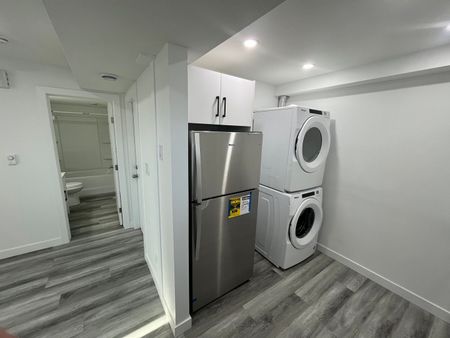 2 Bedroom Lower Unit in Kensington - Photo 2