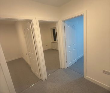 5 Bed Semi-Detached House, Duke Road, IG6 - Photo 6