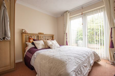*SHORT TERM TENANCY* 3-Bedroom Semi-Detached Bungalow - Photo 5