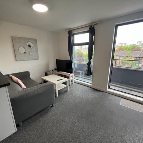 1 bedroom in a flat share to rent - Photo 1