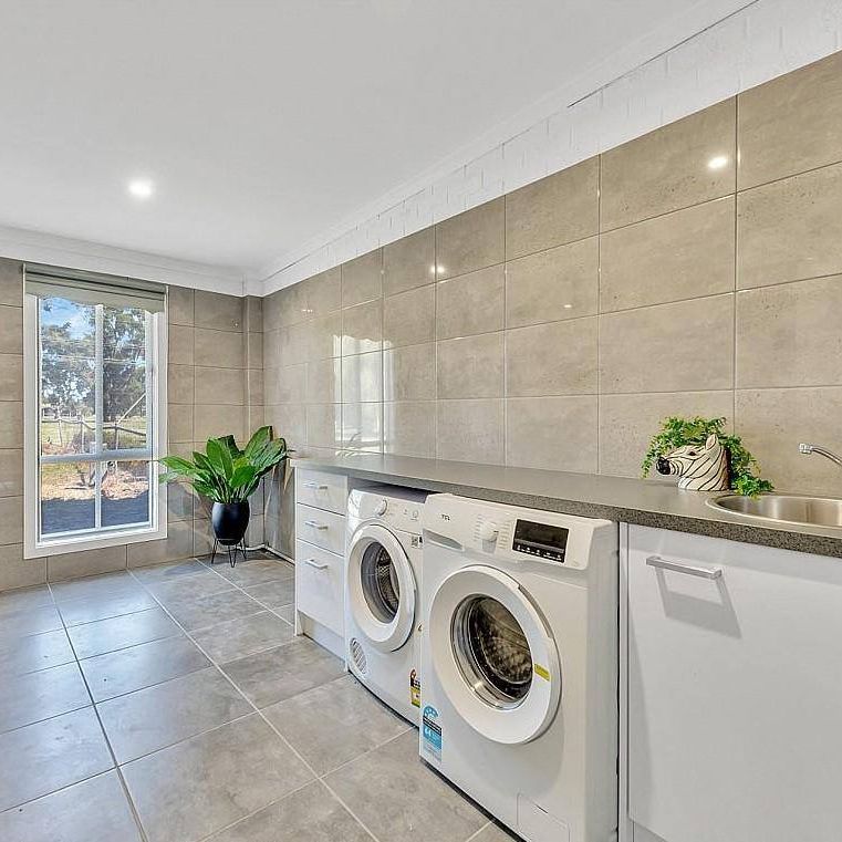 4 Bedroom Lakefront Home - Photo 1