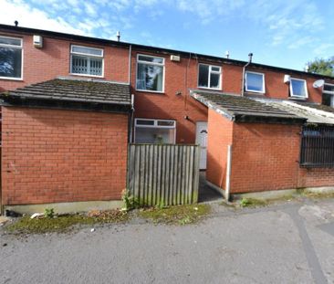 3 bedroom House in St Johns Close, Leeds - Photo 6