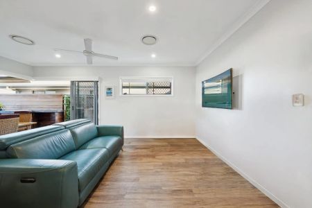 Coastal Lifestyle Living in Beautiful Peregian Beach - Photo 3