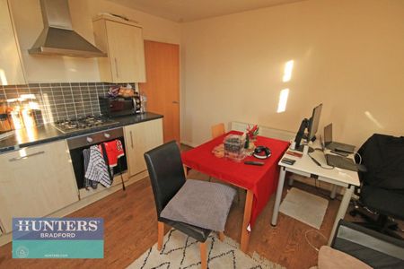 2 bedroom Flat To Let - Photo 5