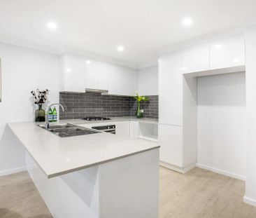 Private and Stylish Villa in Hampton Gardens - Photo 4
