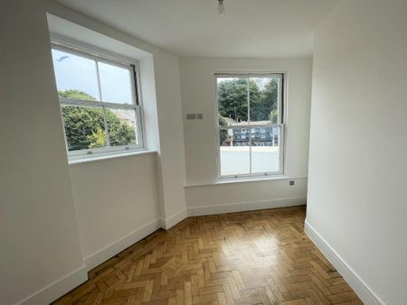3 bedroom flat to rent - Photo 3